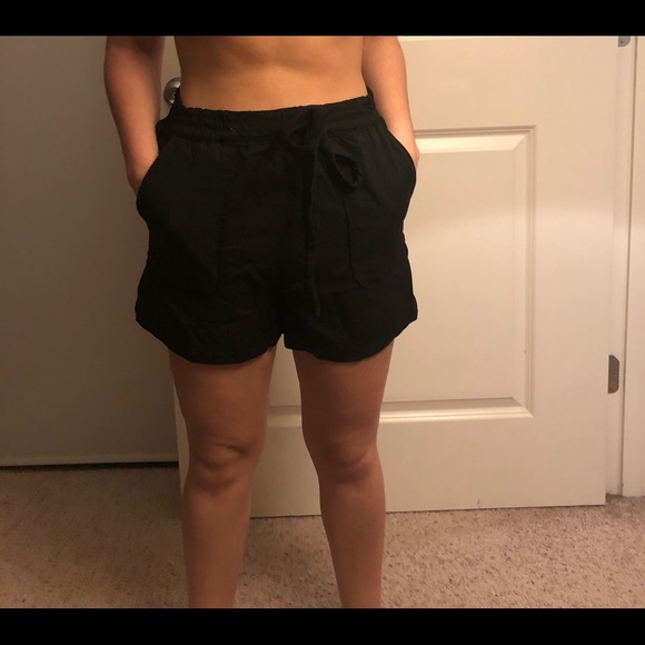 stradivarius Pants - Black short